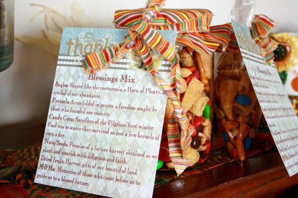 Thanksgiving Blessing mix to gift to family and friends. Each item in the mix represents part of the Thanksgiving story!
