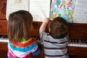 IMG_5772 the littles playing the piano