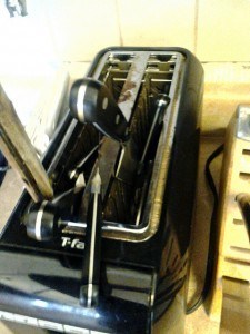 knives in toaster