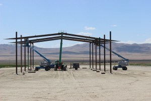 putting up trusses on hay barn 01