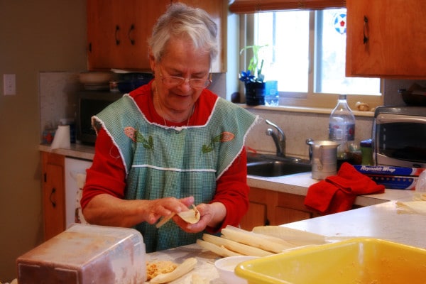 Guelita making tamales