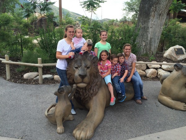 Hogle Zoo lion statue 2016